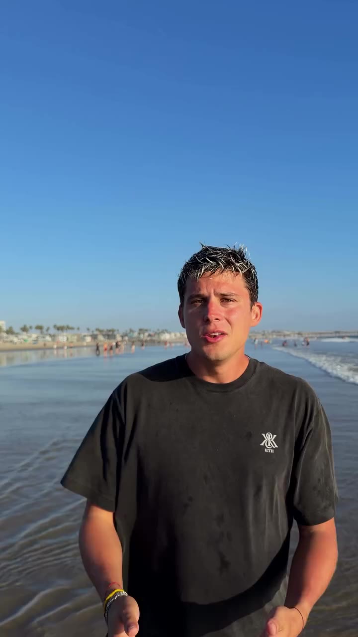 Yeah, I’m that beach guy. Už v pátek online ! ~ BARCELONA ~ 🇪🇸🇪🇸🇪🇸🇪🇸