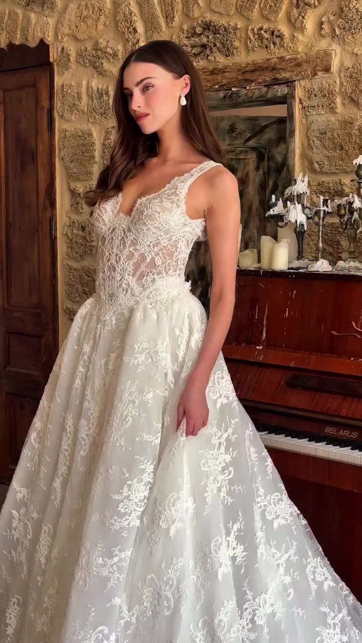 POV: you found the dress that gives you two bridal looks in one🤍 #julievino…