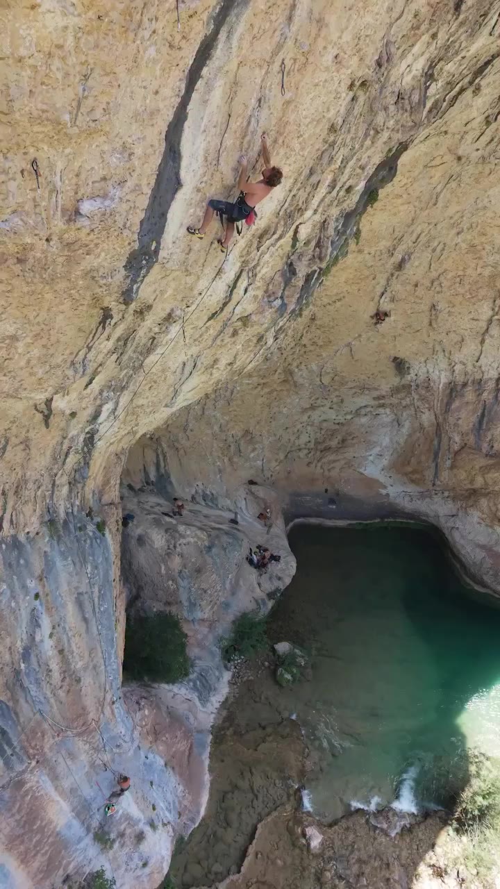 Now that’s a cave! Forearms got pumped just watching… Fall temps are coming…