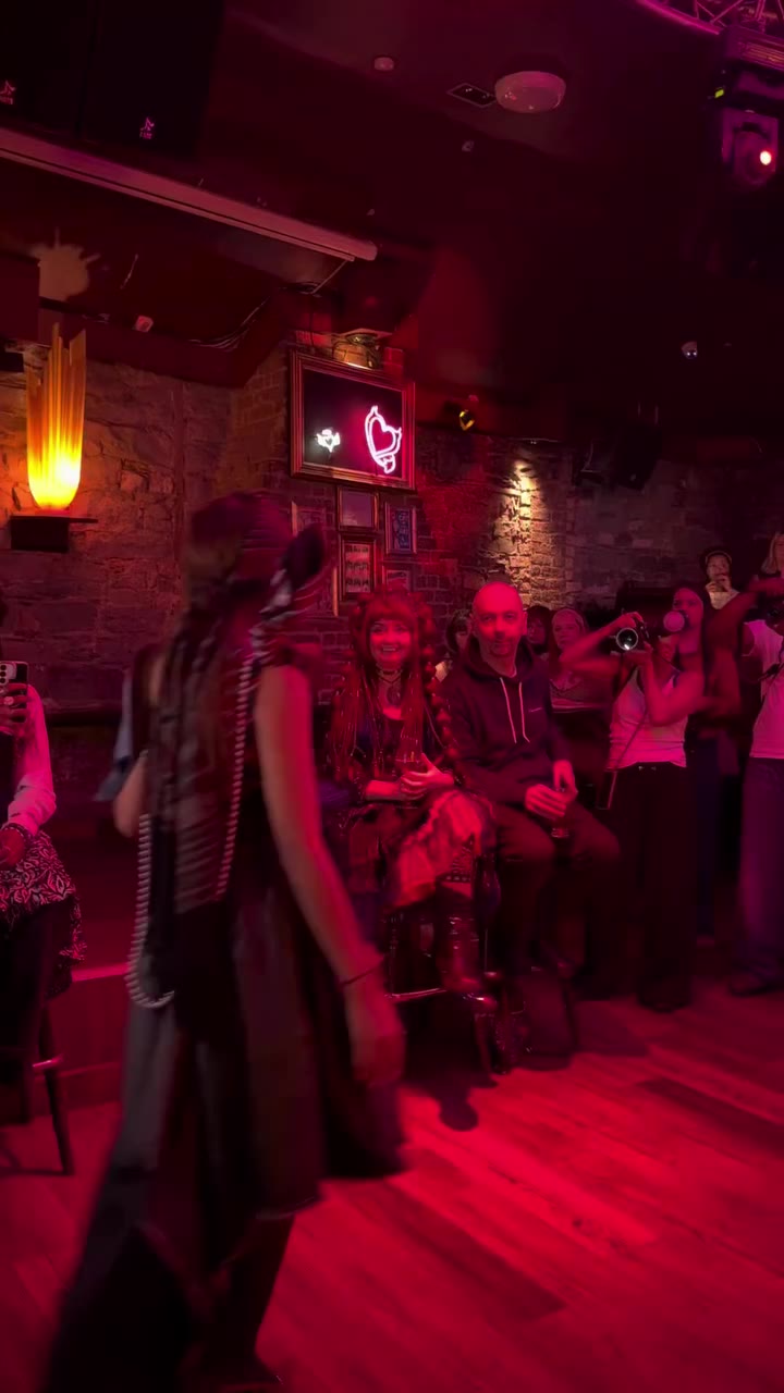 I love an unconventional runway…and this truly immersive , interactive fashion…