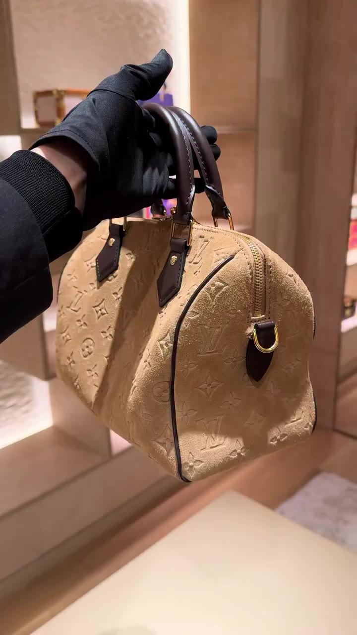 #WAMBrand Finds 👀👀👀🔥 @walter__lv introduced us to the new suede Speedy 30!…
