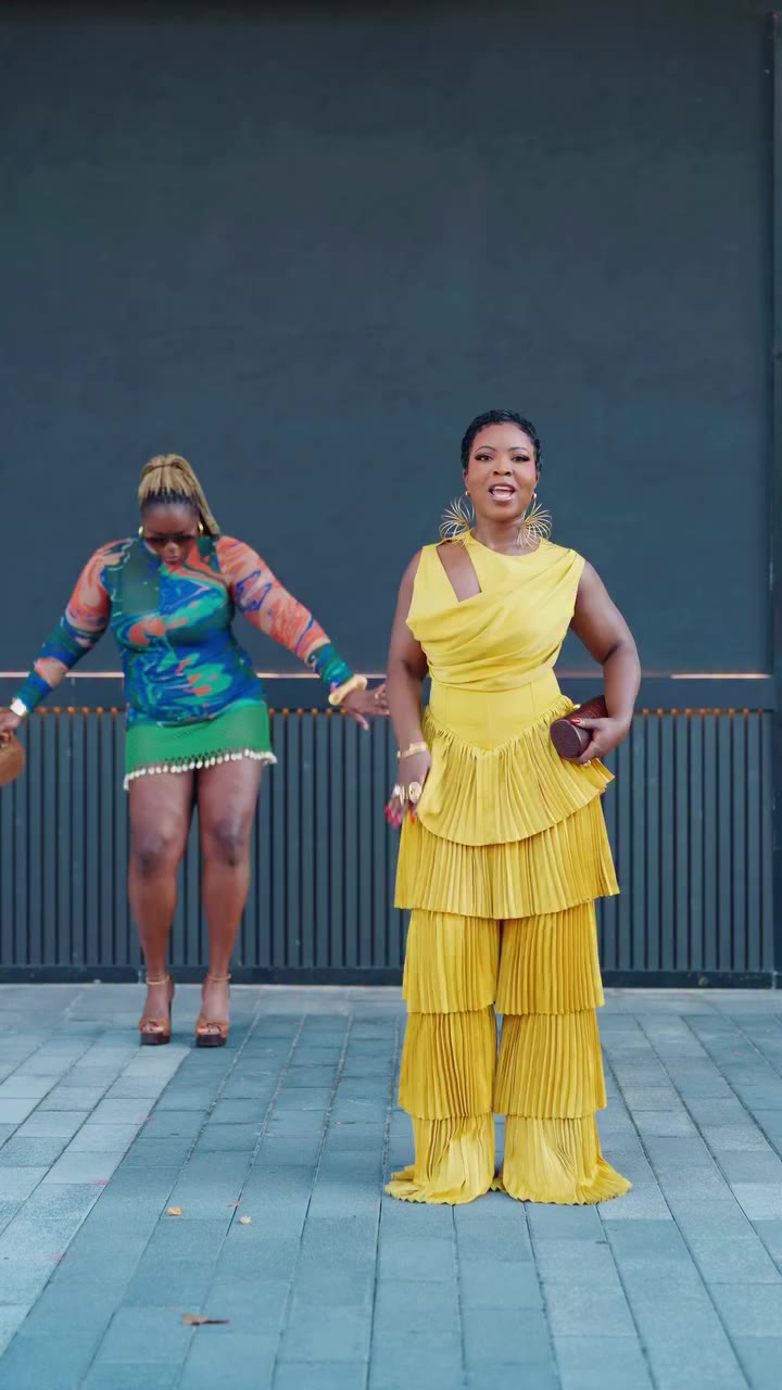 Summer is not over until we say it is 👏🏾 getting these last bits of outfits…