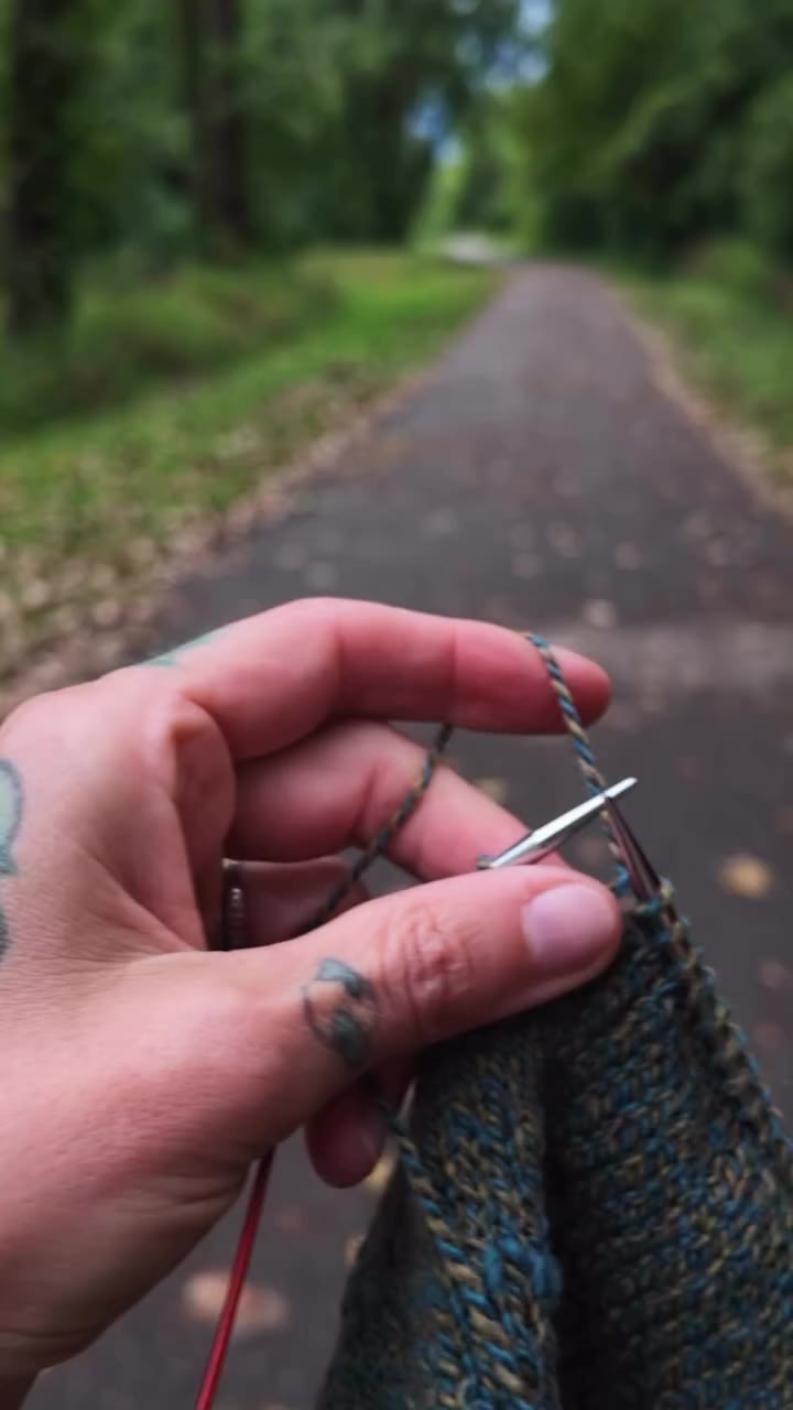 Join me for a little walk and wander! I’m knitting on the sleeve of my DRK…