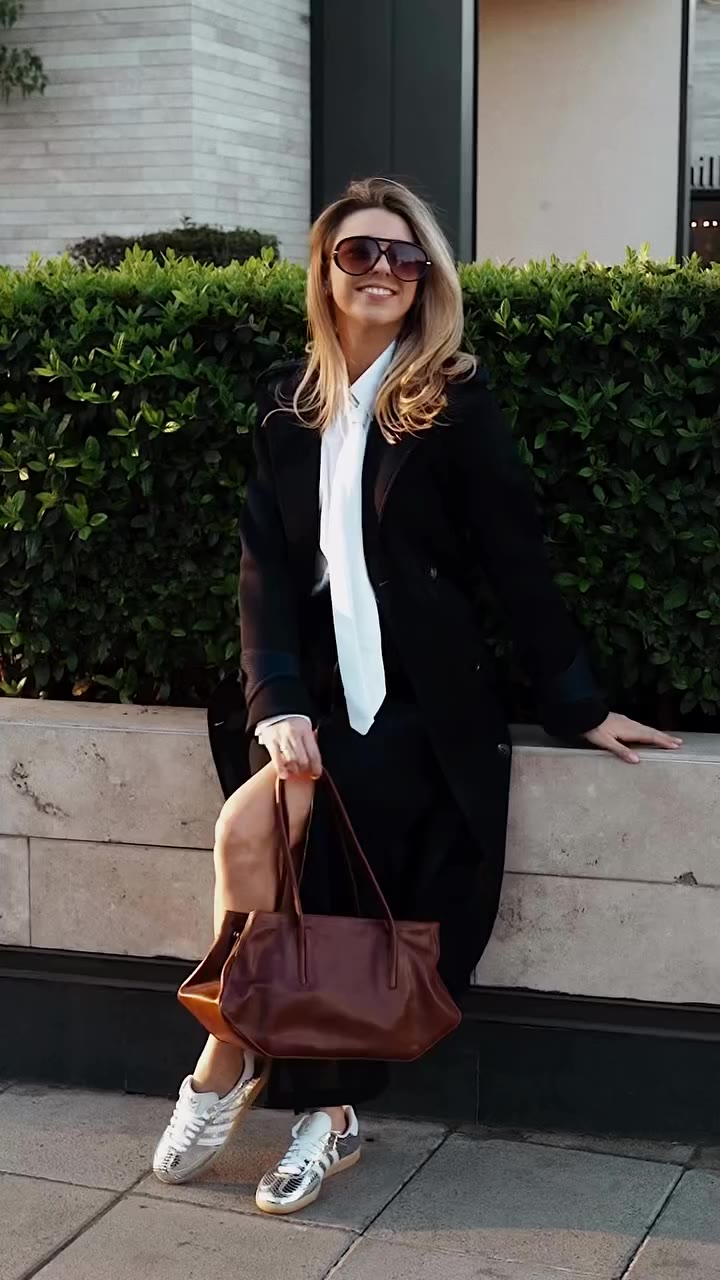A little office. A lot out of office. look x @paulalangdon @nicolettavalentina…