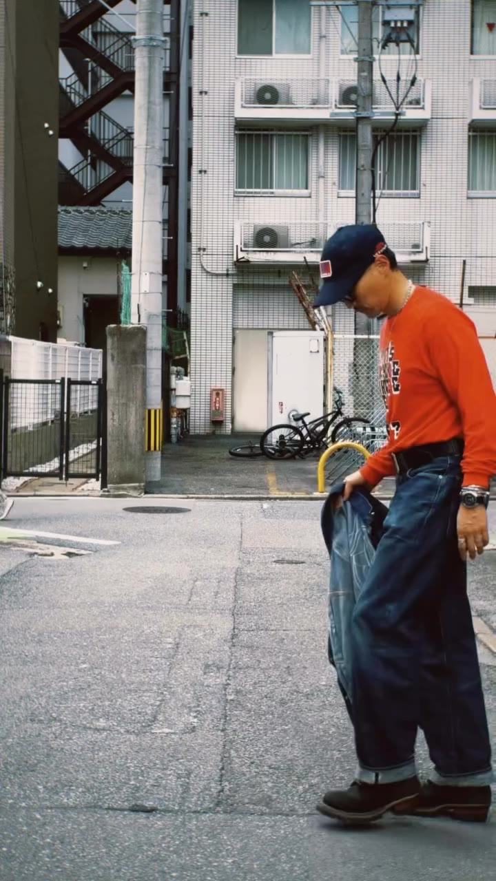 デニムオンデニムにミリタリーひと匙。
