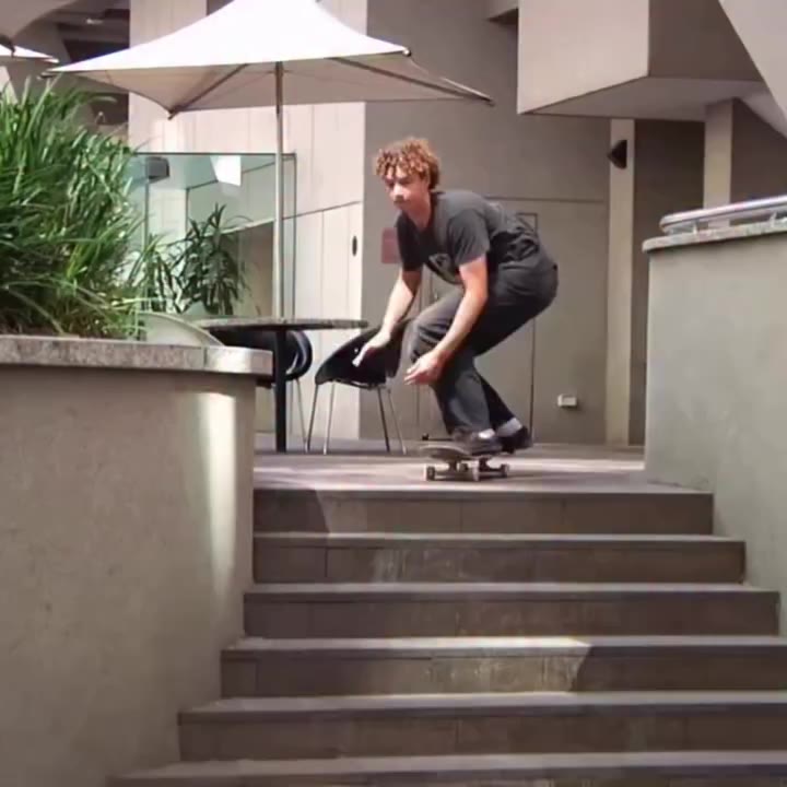 @jettdehaan broke his spine for his new @boardworld part 😬 now live on…