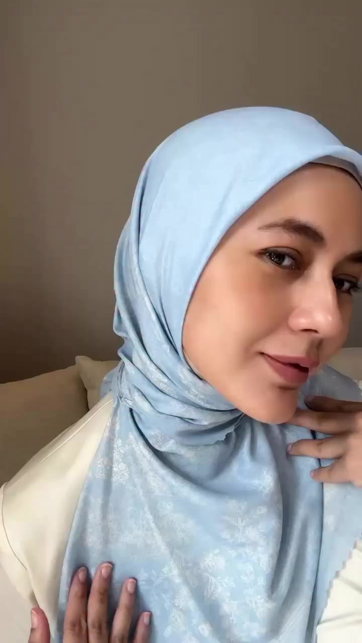 #allahummabarik Tutorial hijab menutup dada tapi engga numpuk di bagian…