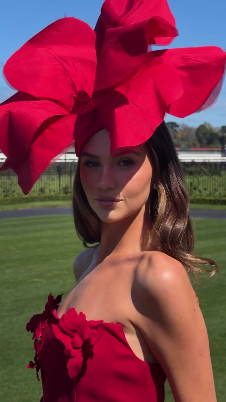 Ladbrokes Cox Plate comes to Flemington ♥️🐎 @aliciastyle @justintong.official…