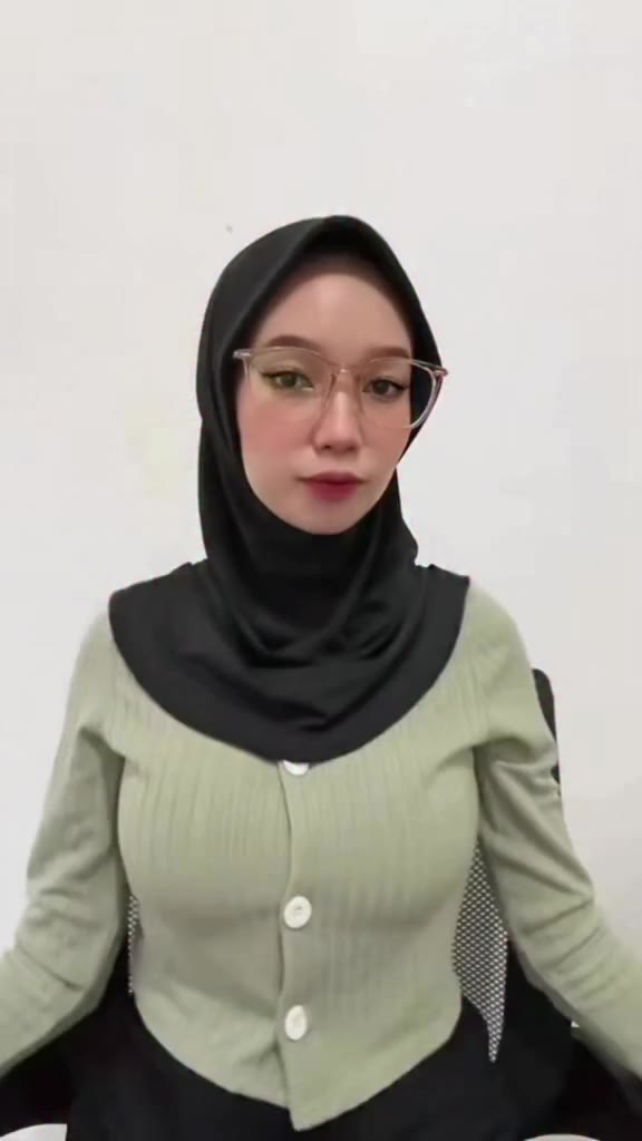 Lebih suka pake bergo atau pashmina?