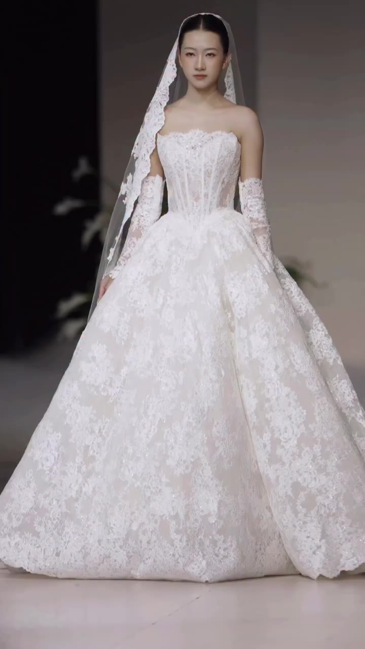 Classic lace. A sculpted strapless silhouette. An effortless expression of…