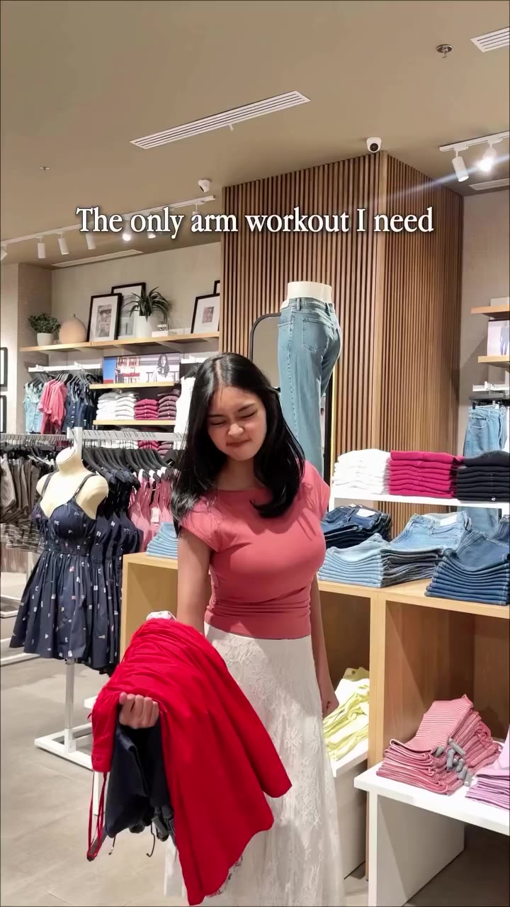 Building muscle one shopping bag at a time #AbercrombiePH