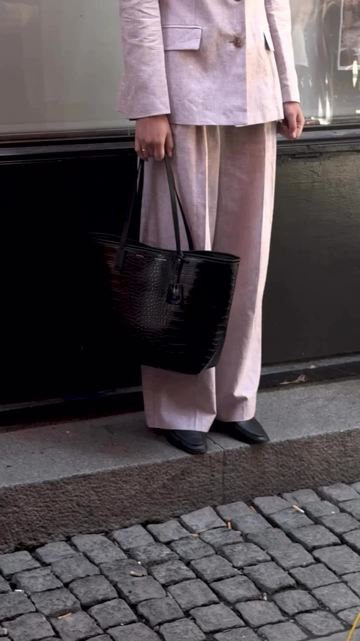 Have you met my bag? She’s new Find Don Donna in all Glitter stores and online.