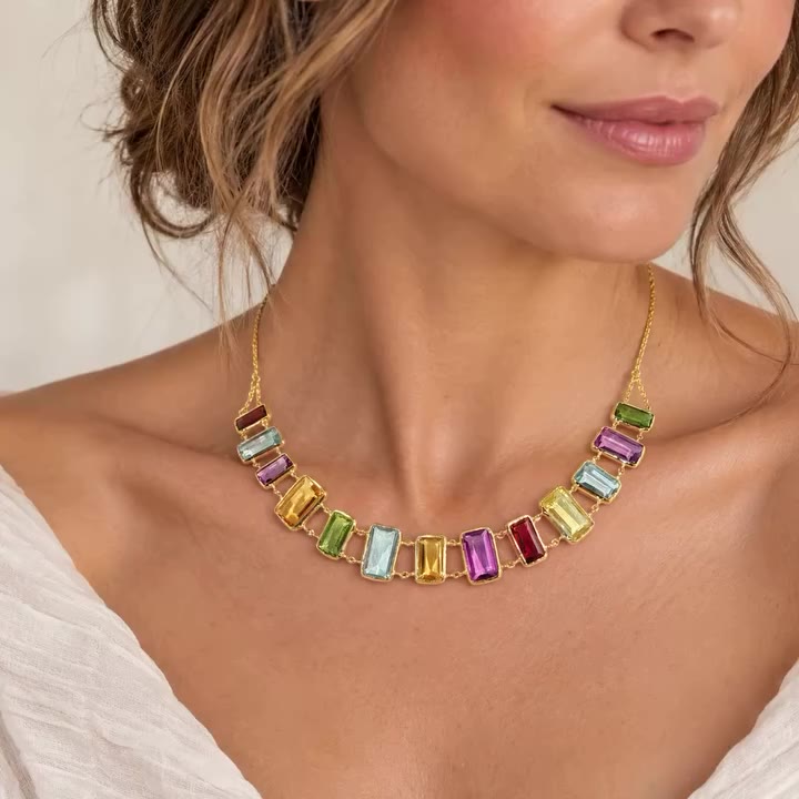 🙌🏽 Our minds are blown! This incredible 9ct yellow gold Italian necklace and…