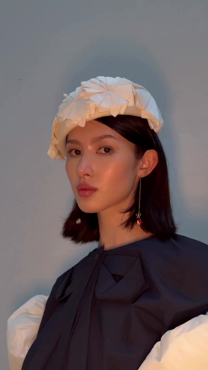 Ivory ruffles, deep blue, romance with a #VIVETTA twist. @leilapolman #VIVETTAFW