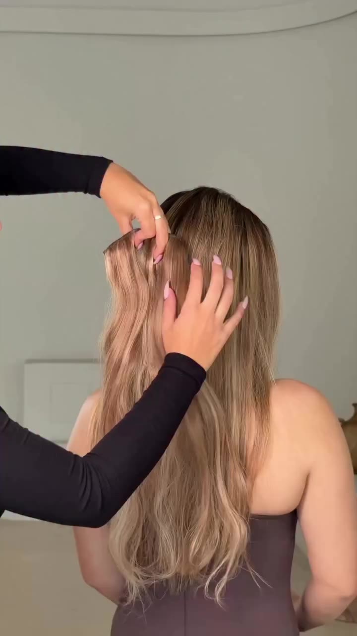 My favourite way to apply clip in extensions on my updos! 🎀✨ It’s fast, easy…
