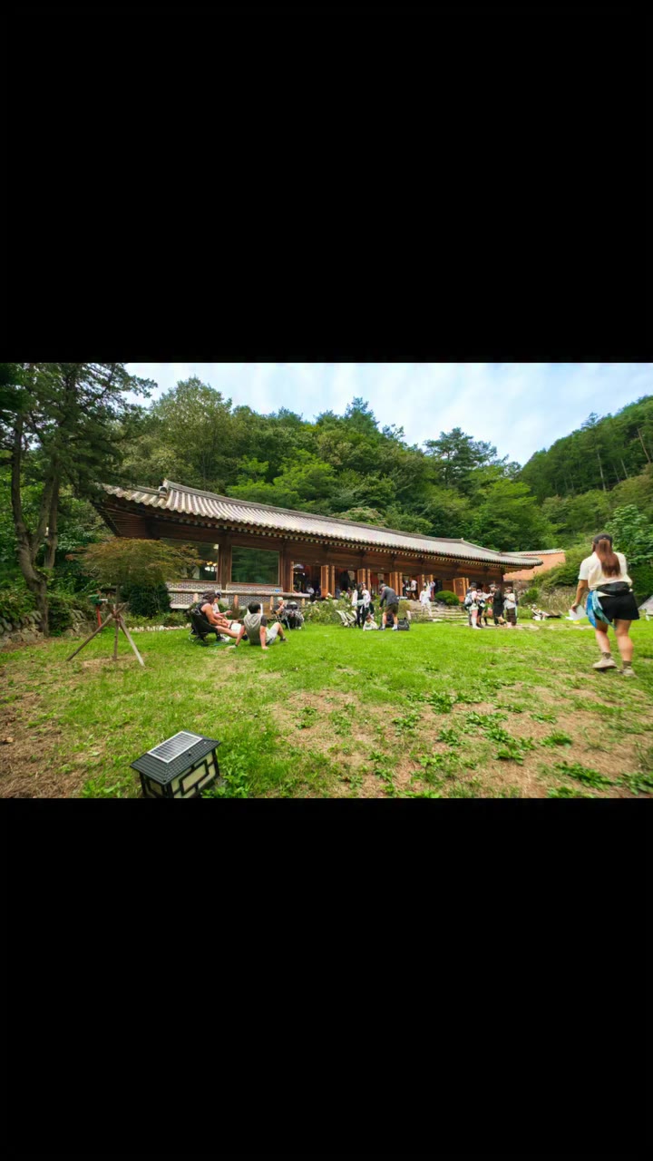 어반사이드 26FW 팝업을 마칩니다 문을 닫을 때쯤, 마루에는 신발이 가득했습니다. 지난 토요일 원주의 한옥에서 열린 어반사이드 26FW…