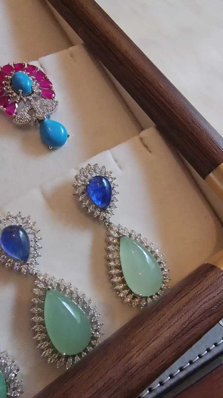 Beautiful diamond earrings collection ✨️ For more details call or whatsapp us…