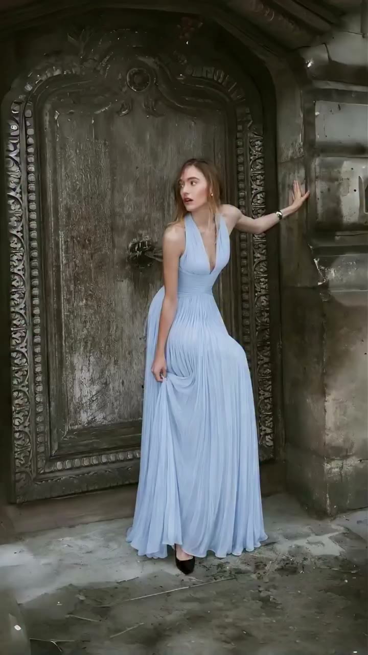 New dress, old charm.💎✨ Thanks to @rachellvallori in Térébenthine Blue Glossy…