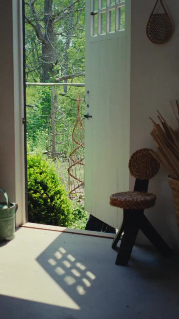 Moving to the country to make baskets sounds like a good move, wouldn’t you…