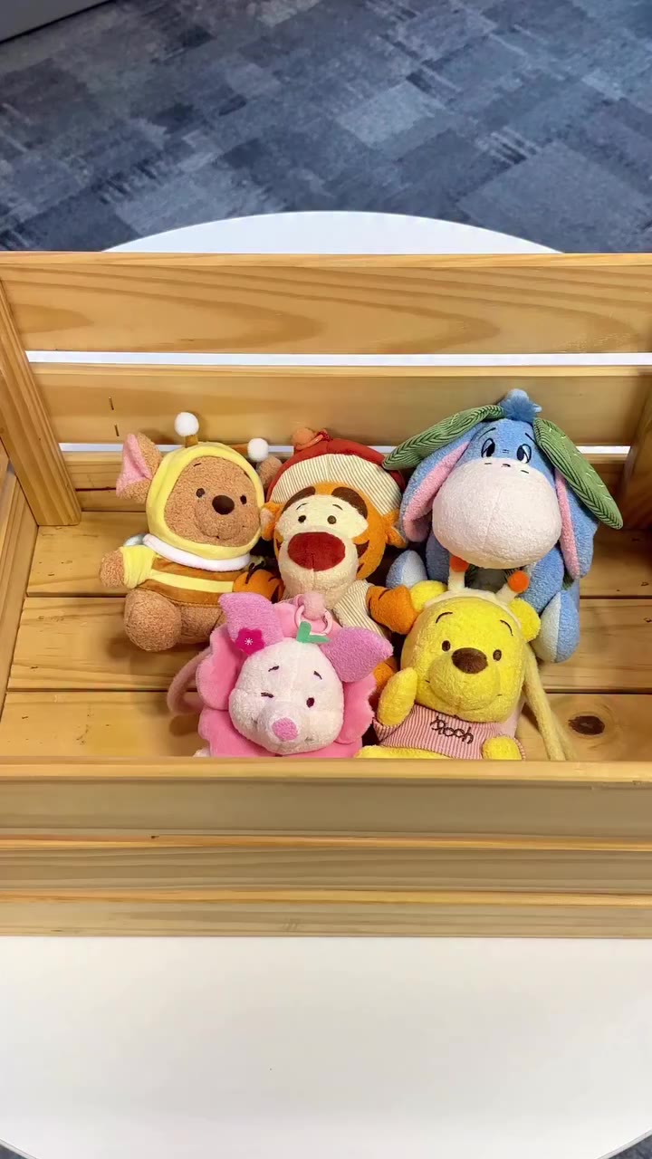 【 #DisneyStyle推推 】 小熊維尼和朋友們，這次一起走進台灣森林啦 🌿🍯 迎接小熊維尼 100 週年，HOLA…