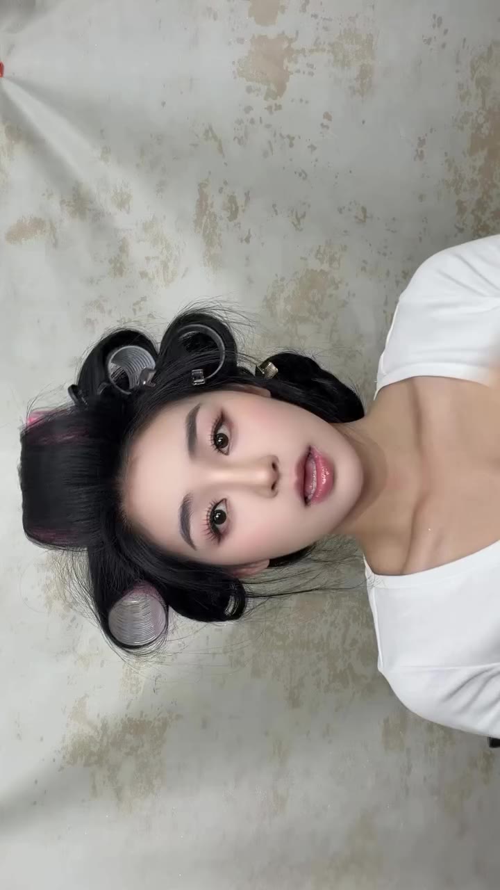 Upside down! Makeup: @hxiennnn Hair: Đoàn Minh Cường Stylist: @kietcaoo Dress…
