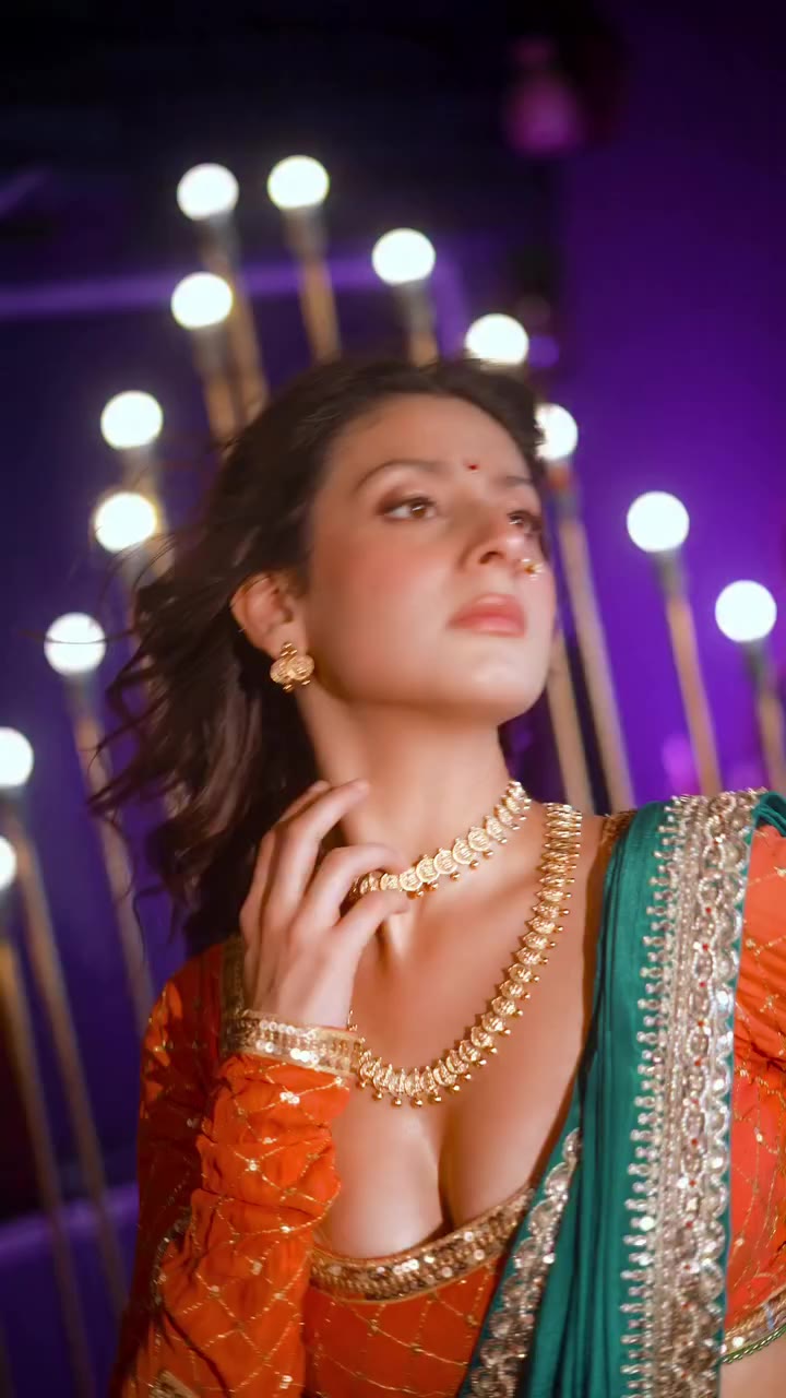 kasa kay?🥰 #chimna . Saree @kimora_in @__anshudixit Nath @nakharel_naar…