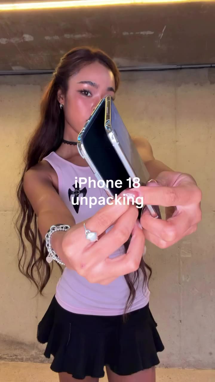 Best color!! Unpacking iPhone 18 @apple #iphone18 #iphoneduo #unboxing