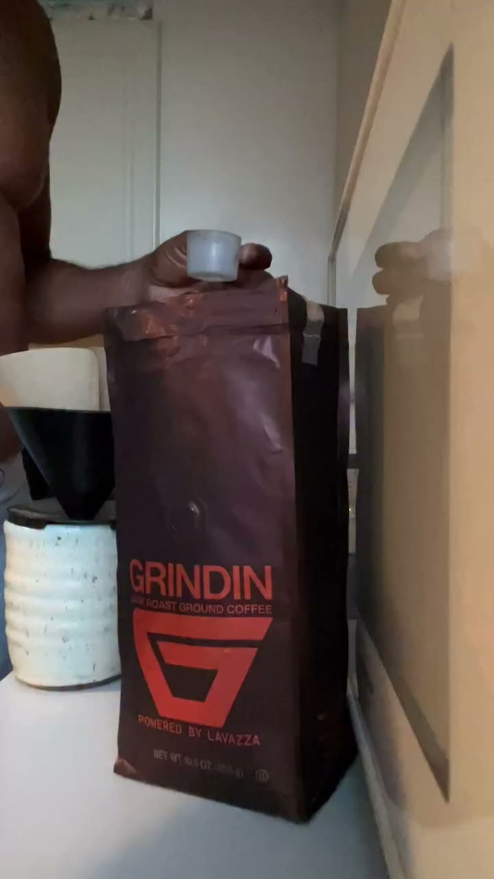 ☀️ ☕️ …chefin’ then taste testin’ @grindin