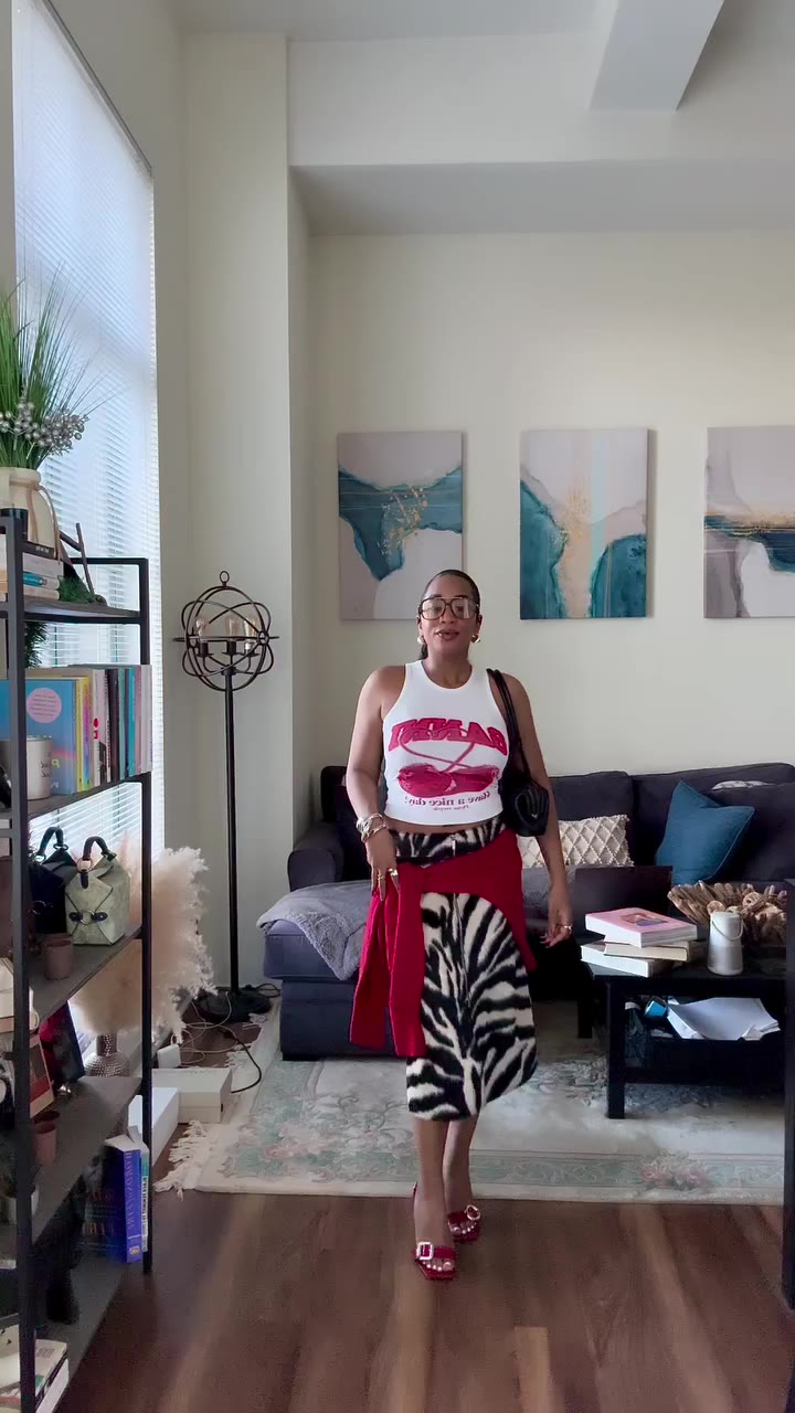 What’s black, white, & red all over??? My official day 1 NYFW look!🦓❣️ OUTFIT…