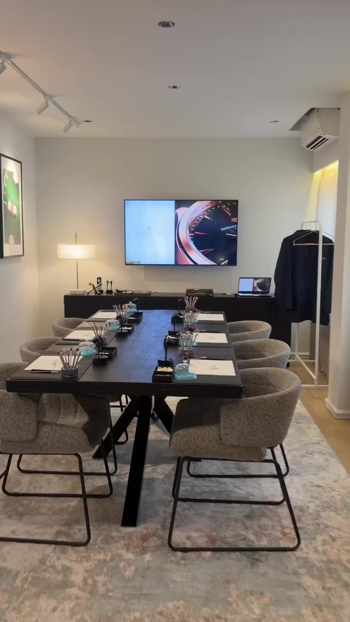 We opened up the movement again, this time for six guests at the boutique. We…