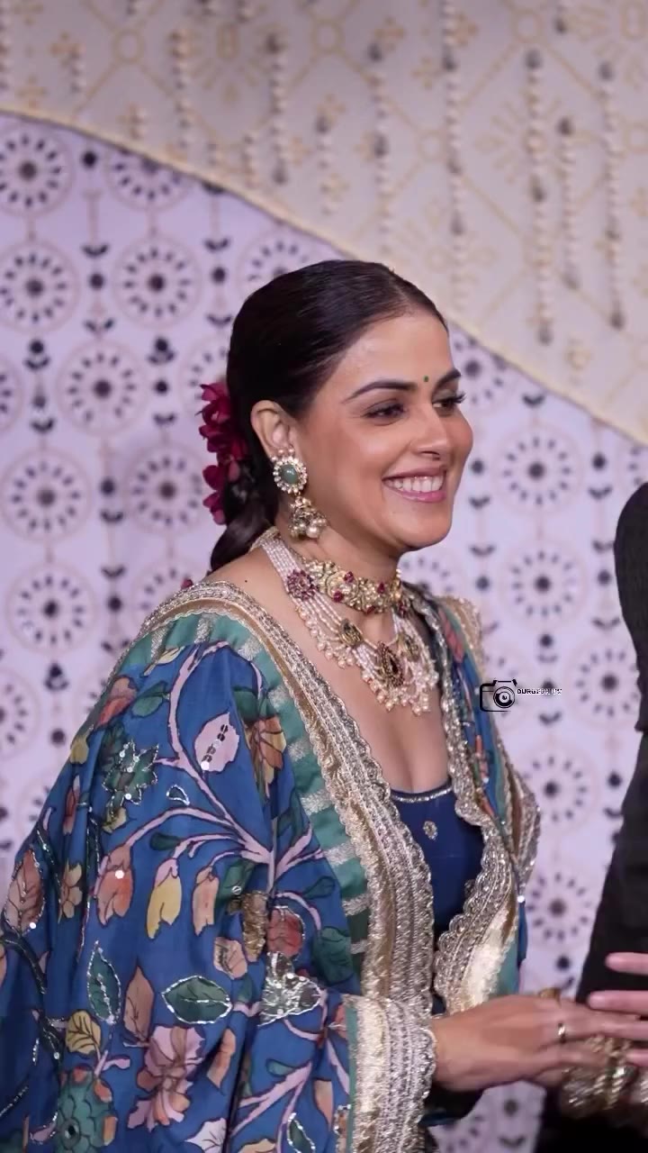 The festive glow, elevated by @geneliad✨ Draped in tradition and adorned in…