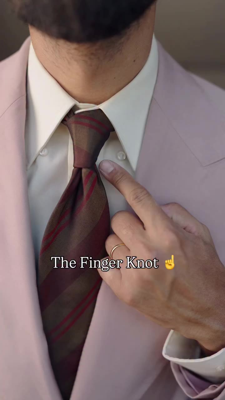 Simple knot. One little pinch for personality. 🇪🇸 Un nudo sencillo con un…