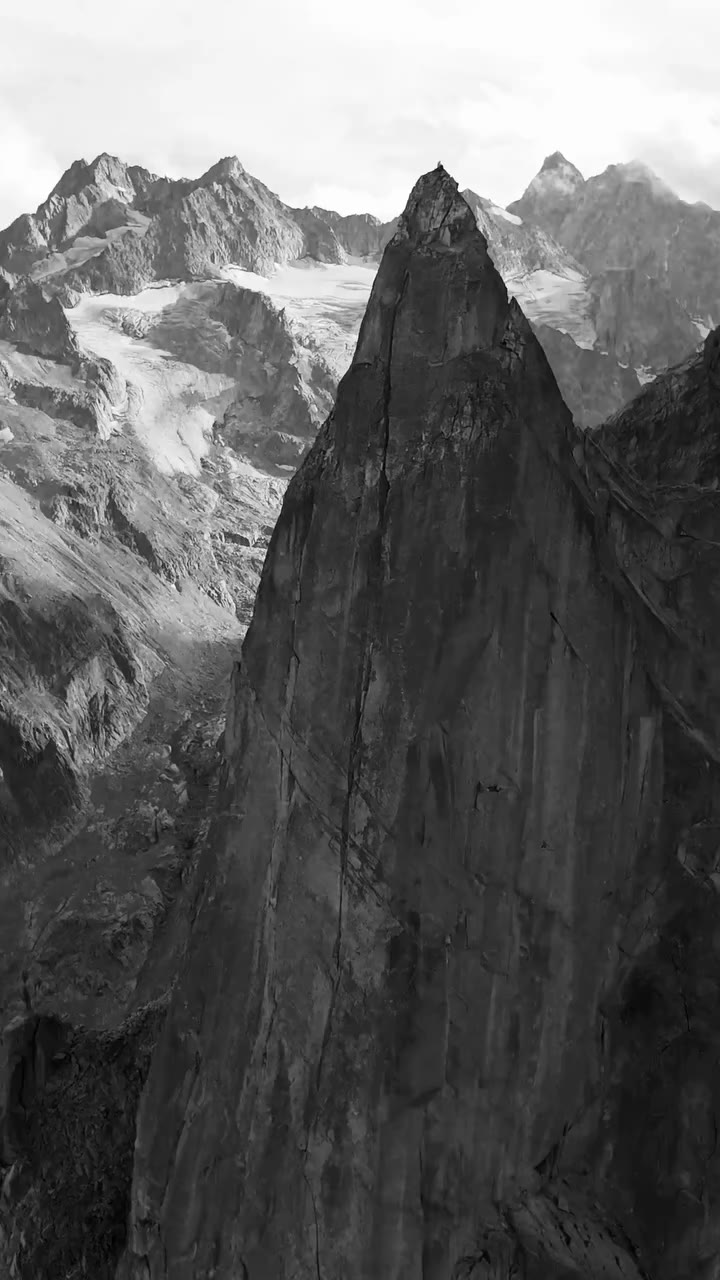 Solveig Korherr wiederholt als zweite Frau Histoire sans Fin (8b+, 200 m) eine…