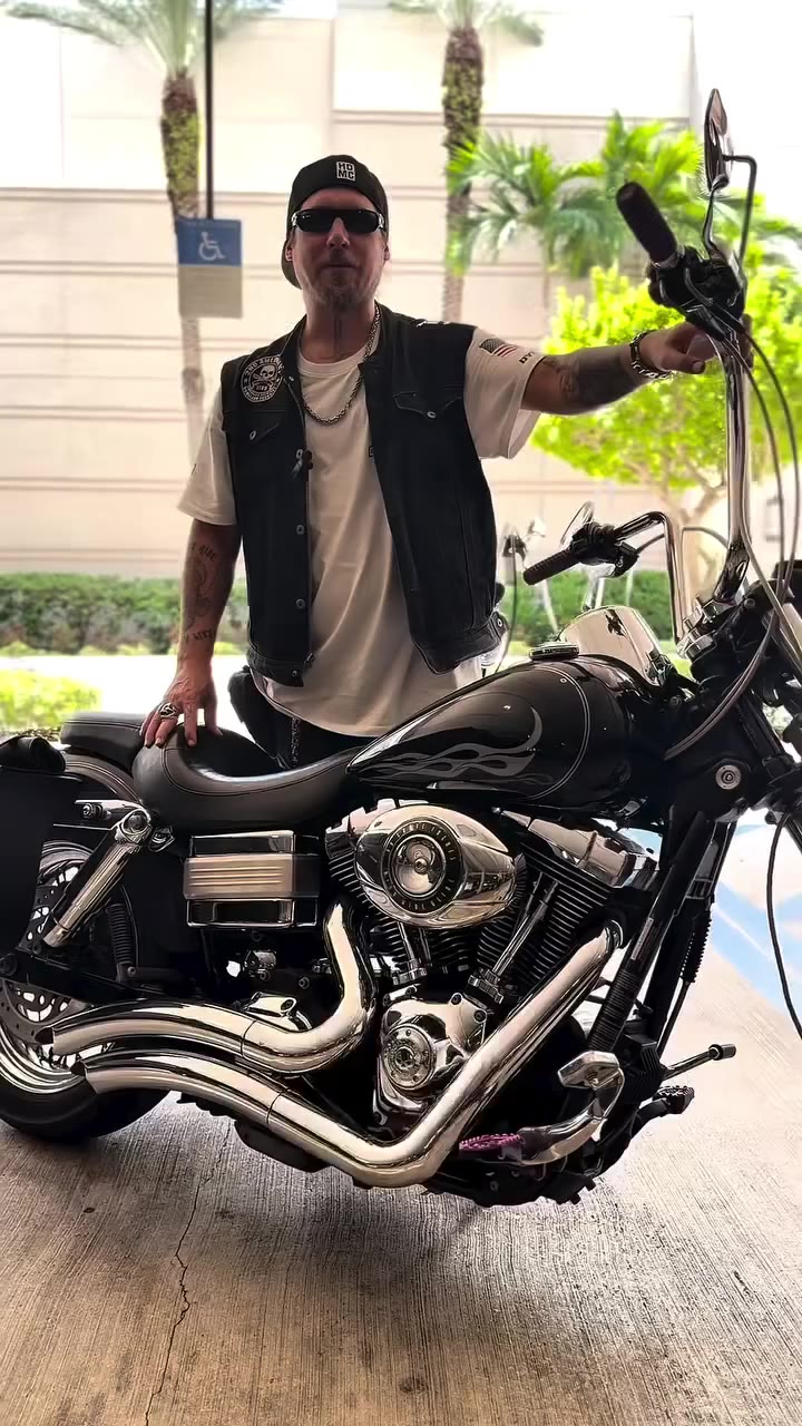 The Viking Bags 45L Wraith XL Roll-Top Quick-Mount Shock Cutout Saddlebags are…
