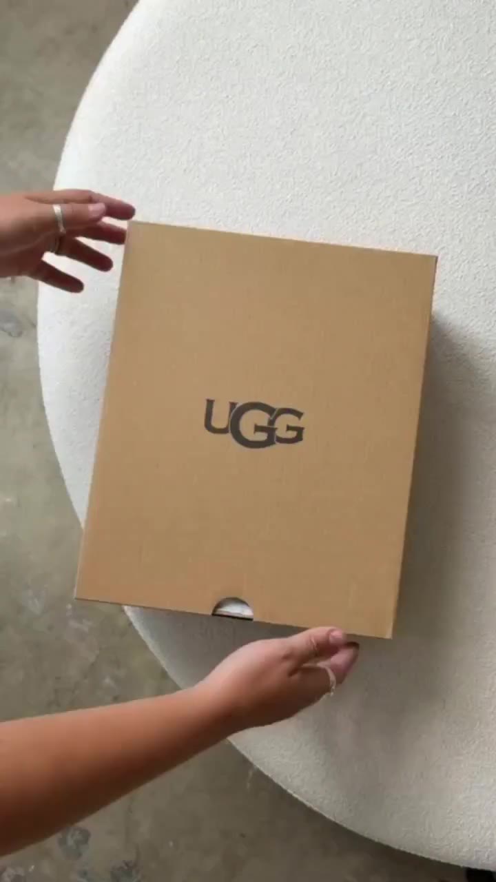The bows just keep getting better. 🎀🤎 #UGG