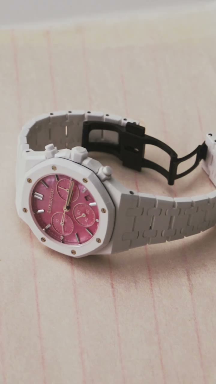 ​Balancing performance and elegance. The Royal Oak Selfwinding Chronograph…