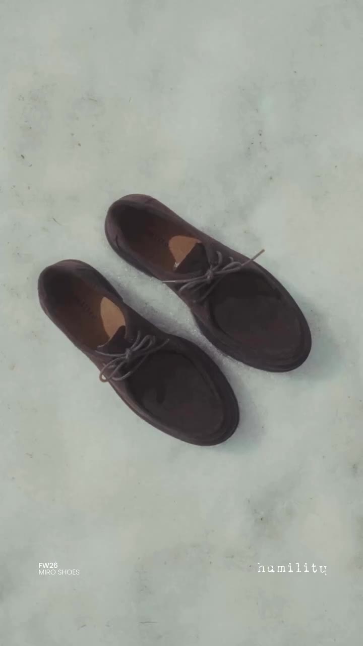 MIRO A timeless derby in a rich brown tone — Une derby intemporelle dans une…