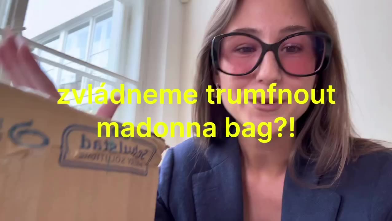 feels like adolphi youtube nebo se mi to zda????🦦🍸 btw nechapu vasi…