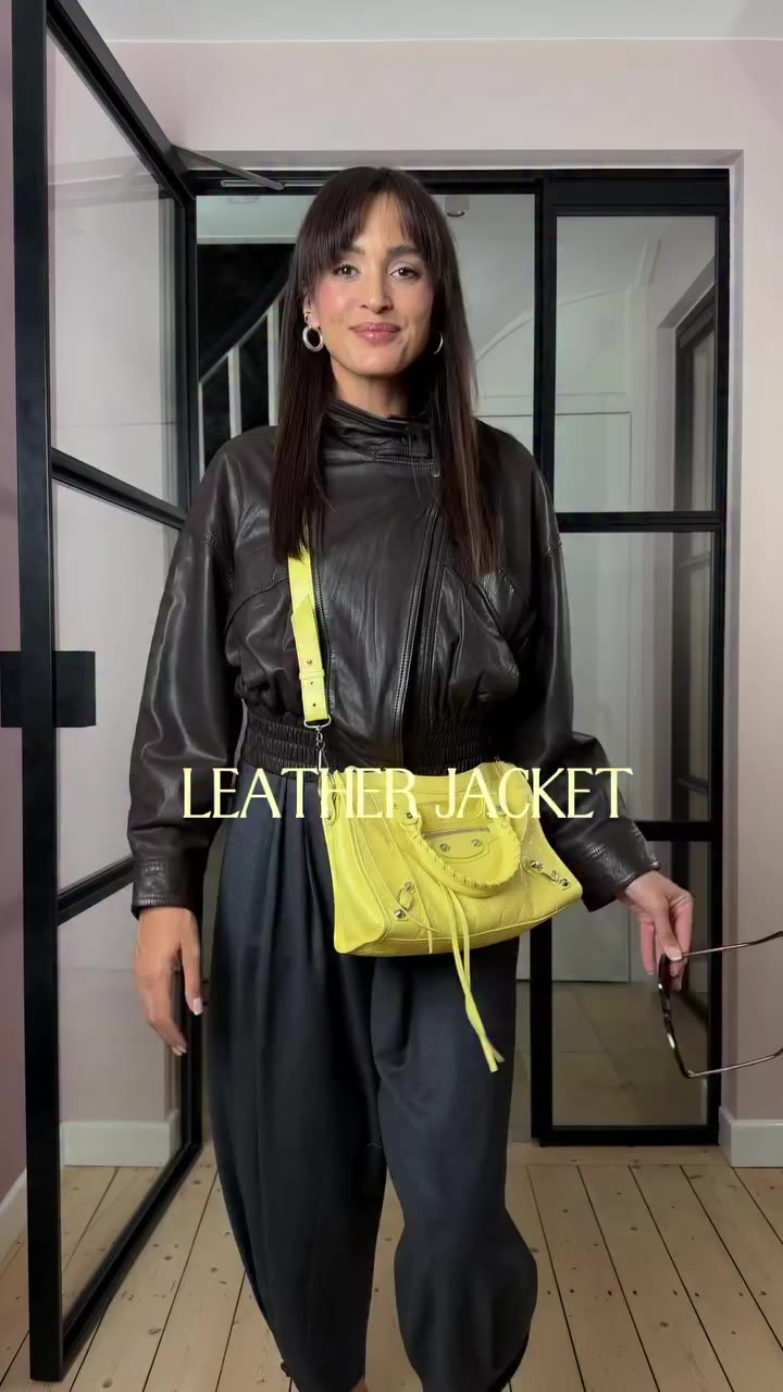 Leather jacket season might be my favorite season 🤎 And this chocolate brown…