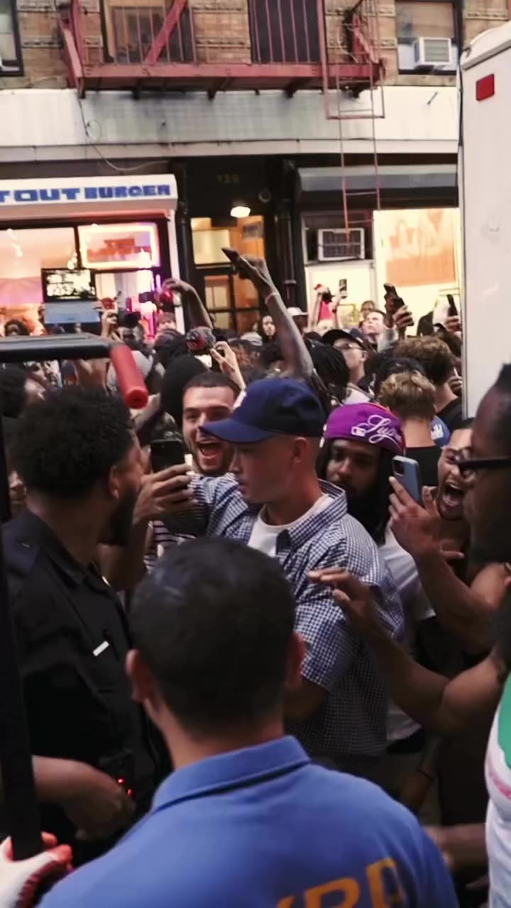 THIS FASHION WEEK WE PUT IN THAT PAIN FOR 3 DAYS ! 🎥: @tnickelson_