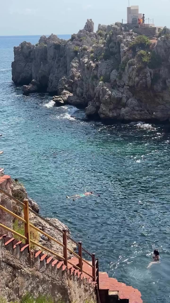A little ocean therapy! #mariellabgreen #stillsummer #italy