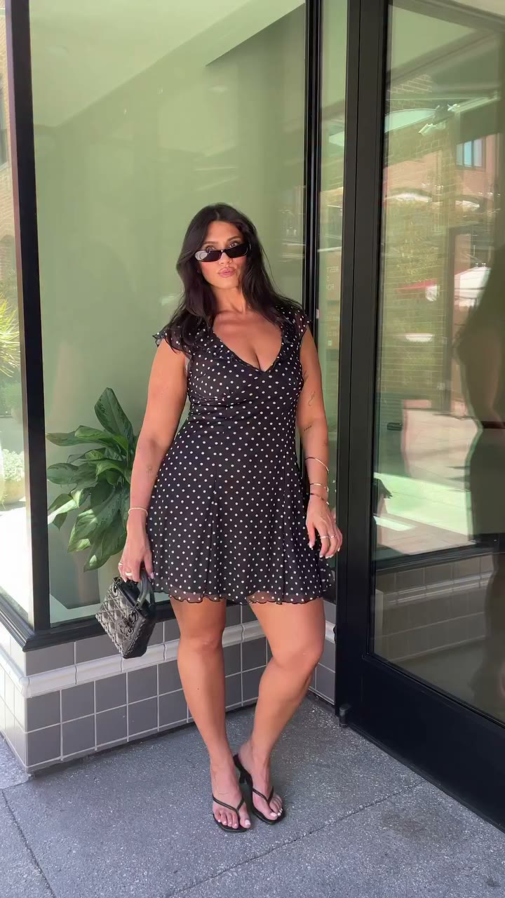 on the polka dot 🚂 @fashionnovacurve -perfectly sweet mesh mini dress M