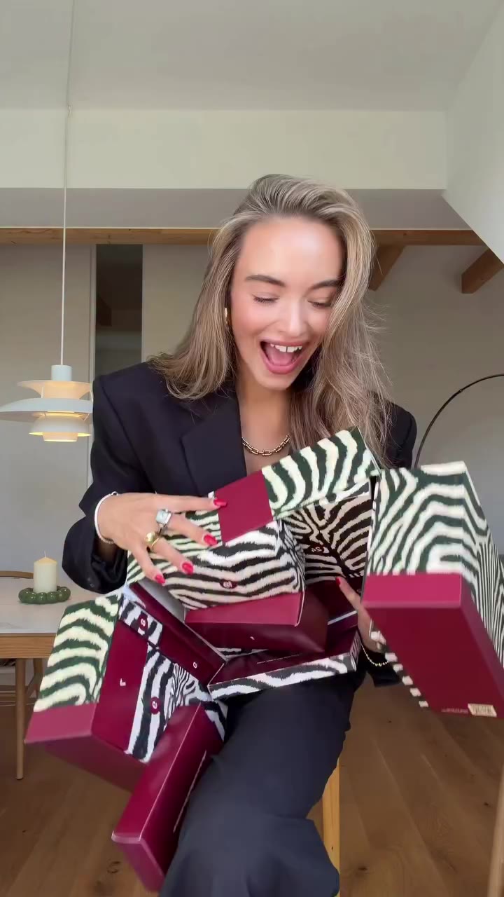 anzeige/ let’s open a few boxes of my @asos Face & Body Advent Calendar 🤫✨ So…