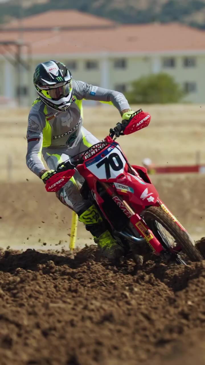 @rubenfernandez70 in the all-new MX27 Racewear. ⚡