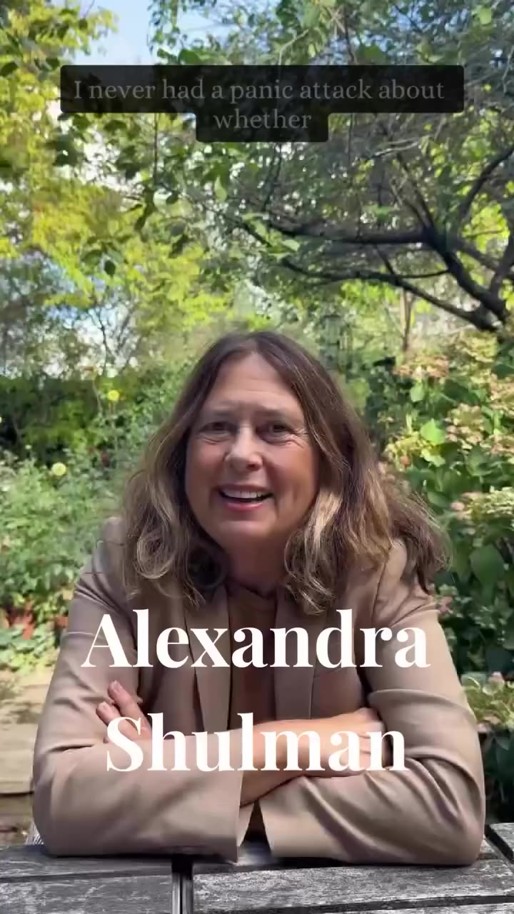 When former Editor of British Vogue, @alexandrashulman was younger she…
