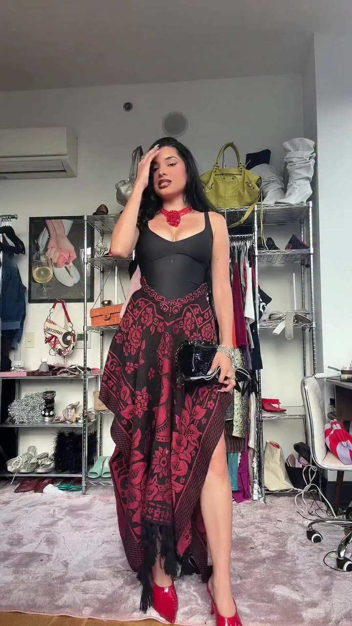 Poncho -> skirt 💃🏻❤️‍🔥 #diy #fashiondiy #hispanicheritagemonth #ootd…