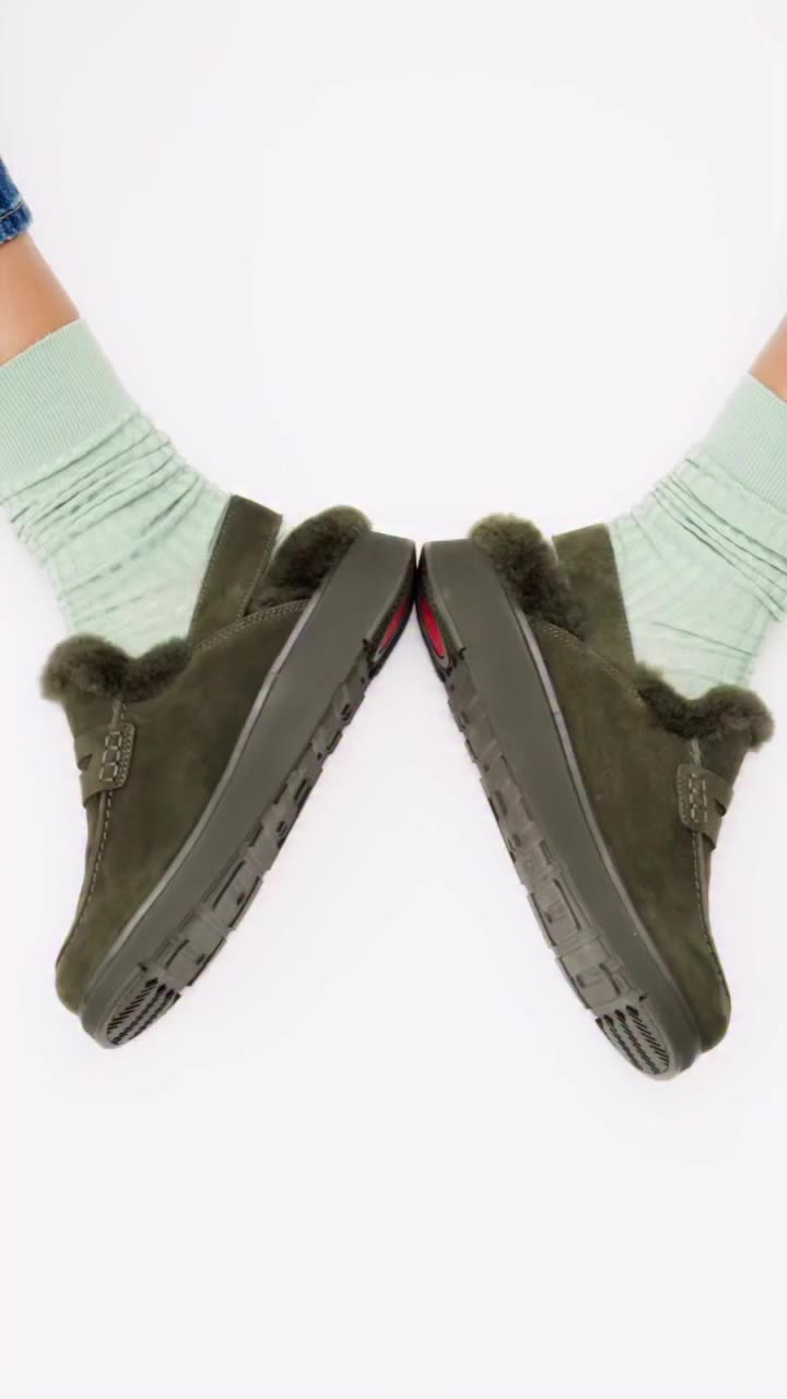 And just like that, it’s autumn shoe season🍂 September calls for a wardrobe…