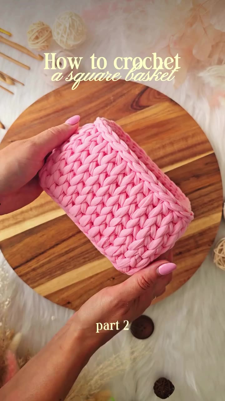 That’s part 2 of this simple, yet gorgeous crochet basket tutorial 🌸 PART 1…