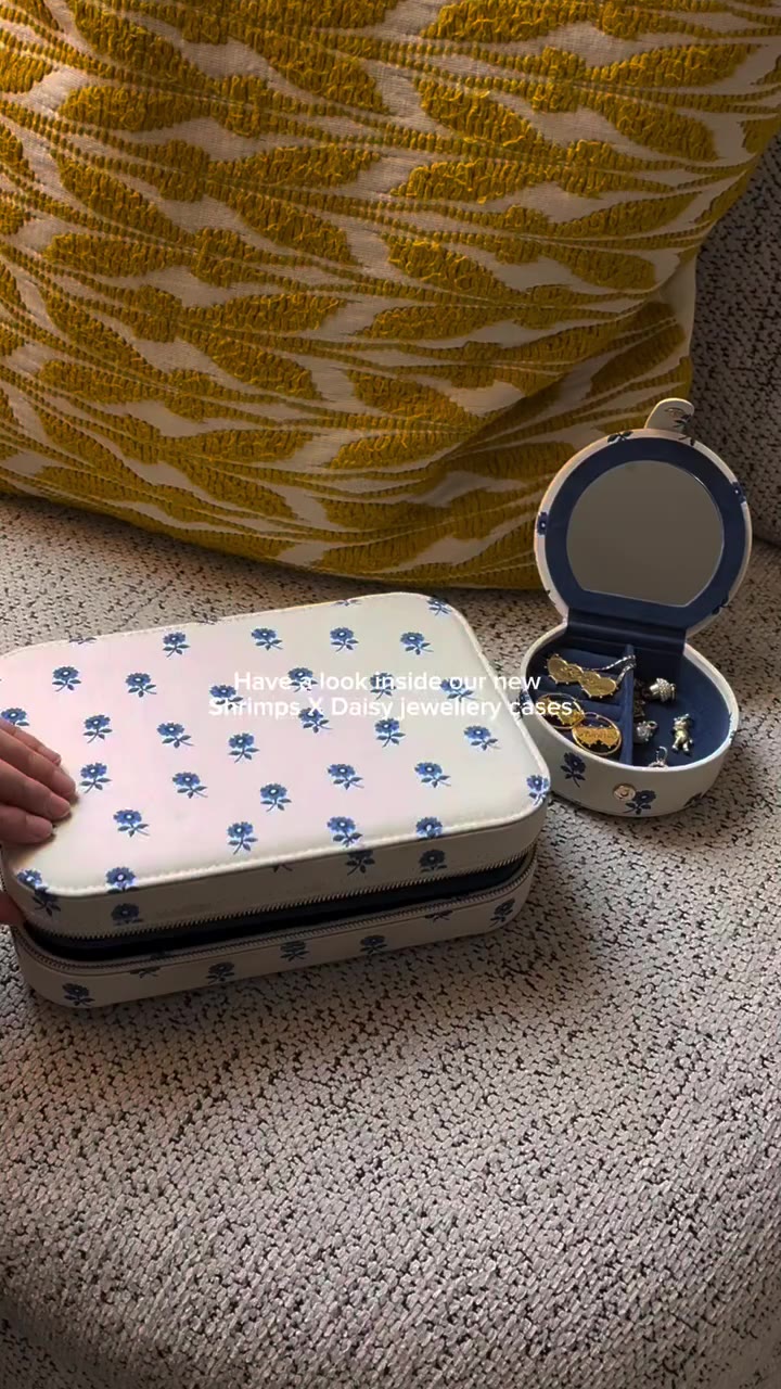 Meet our new @shrimps x @daisylondon jewellery case 💙🤍