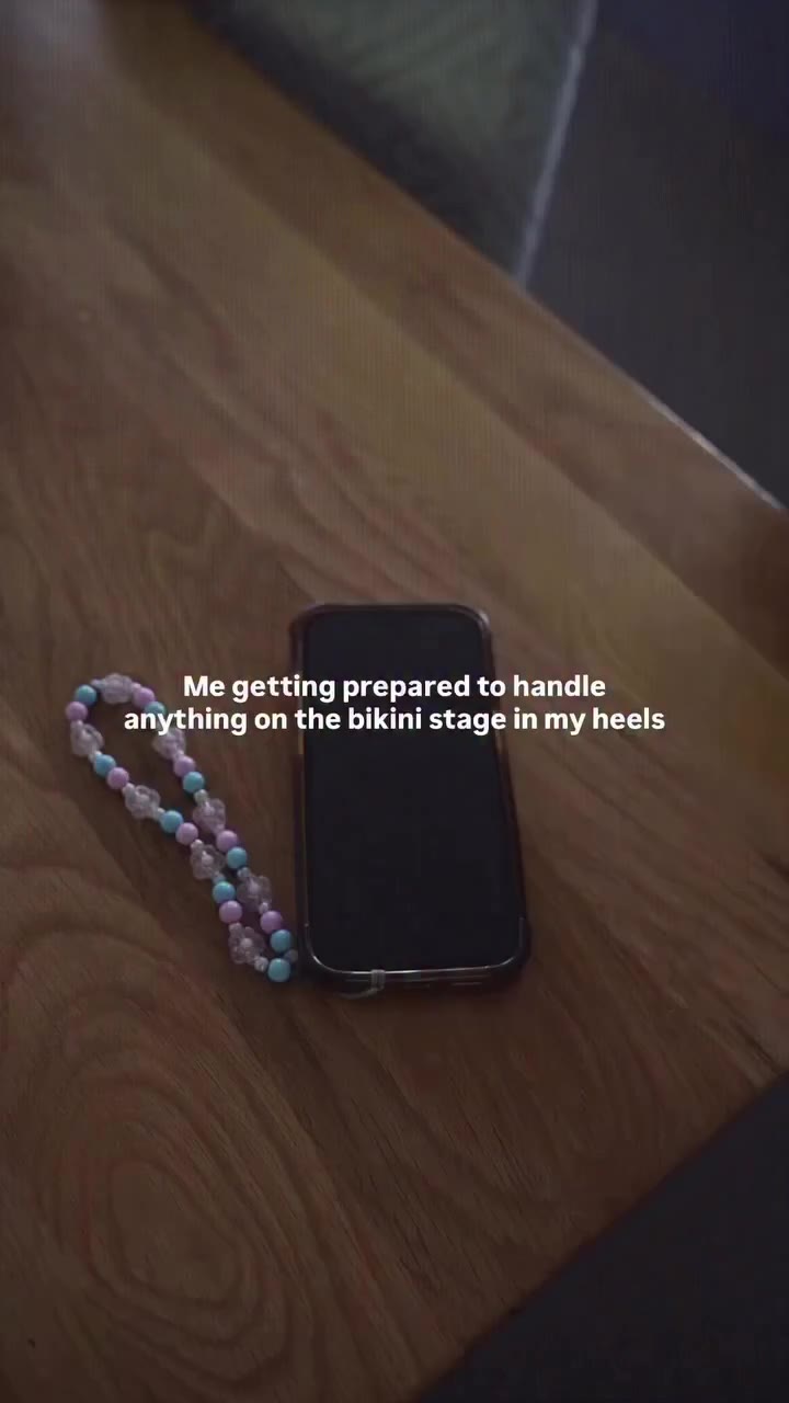 Nobody: Bikini girls during prep: 😂😂😂😂😂 via @gabrielacastillofit…